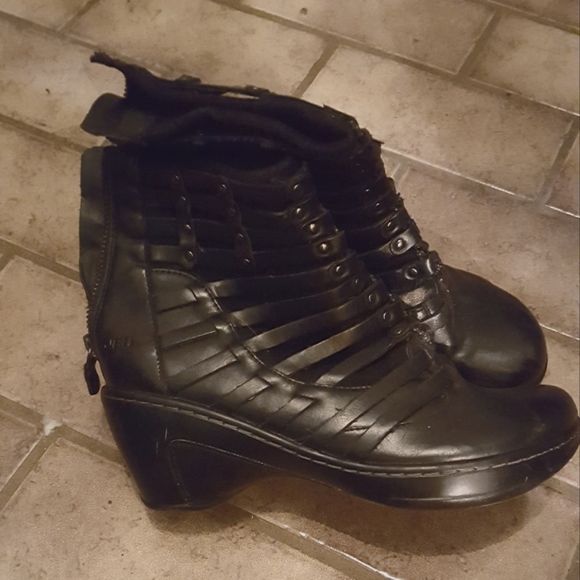 3/10$💝Booties - Picture 1 of 3